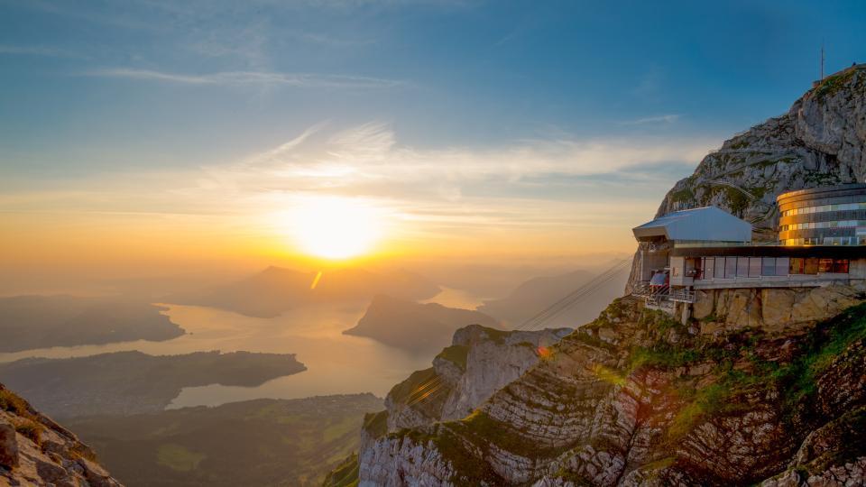 Pilatus Bergstation im Sonnenuntergangslicht.